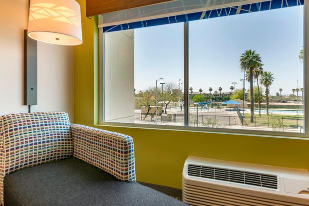 Images Holiday Inn Express & Suites Phoenix Dwtn - State Capitol by IHG