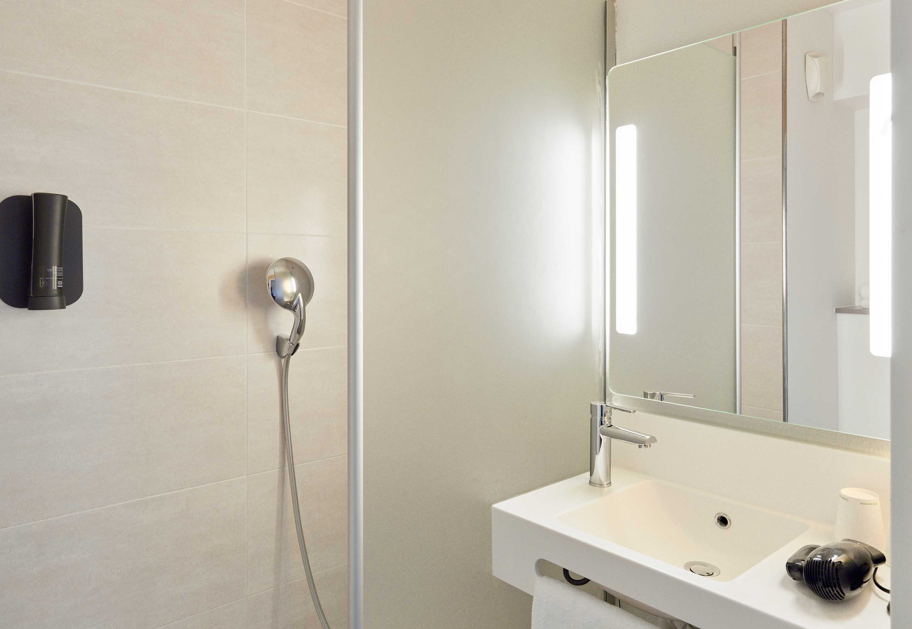 B&B HOTEL Paris Romainville Noisy-Le-Sec