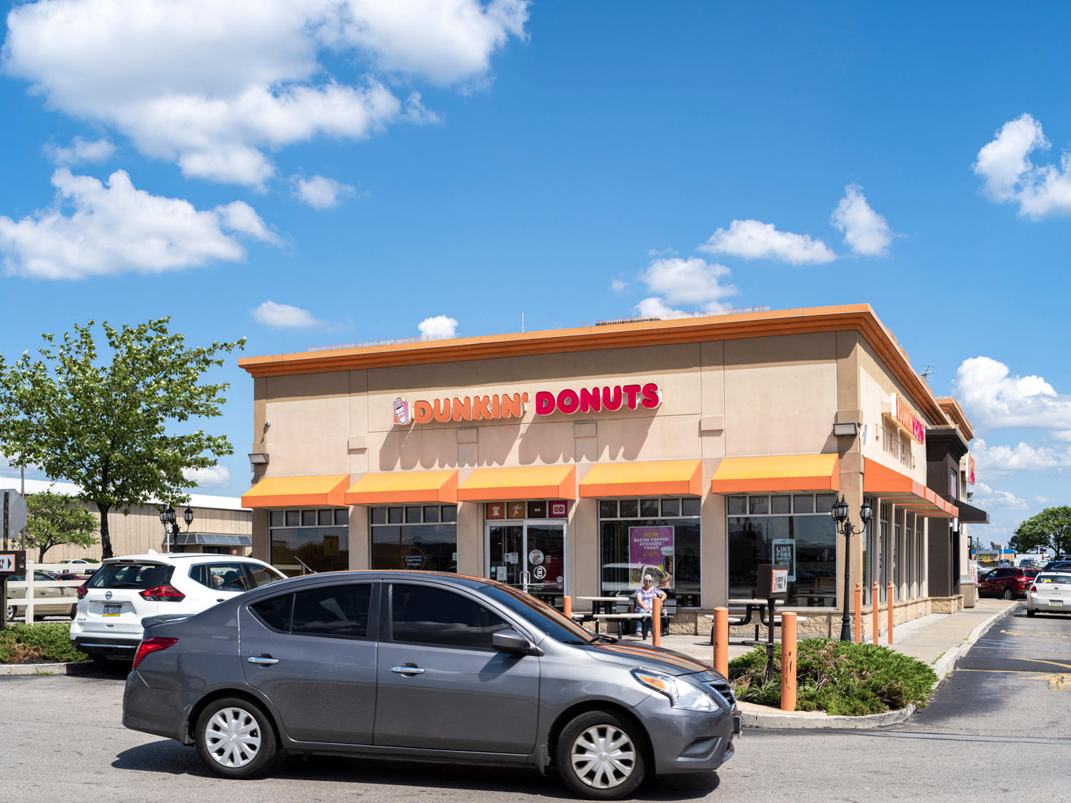 Dunkin Donuts at Roosevelt Mall Shopping Center