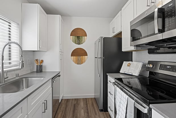 Images The Lakes Apartments