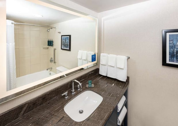 Images DoubleTree by Hilton Hotel Newark Airport
