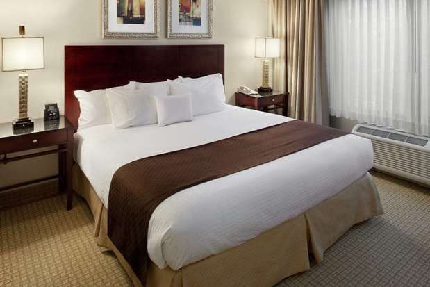 Images DoubleTree by Hilton Hotel Charlotte Airport