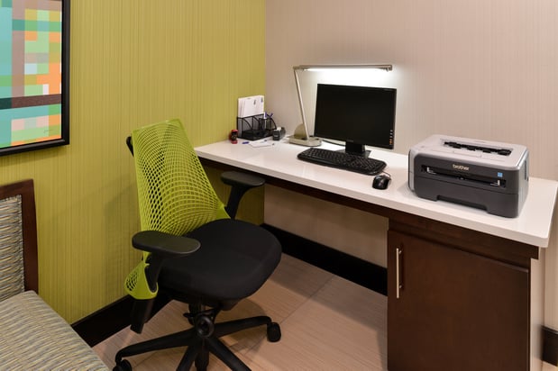 Images Holiday Inn Express & Suites Cincinnati-Blue Ash by IHG