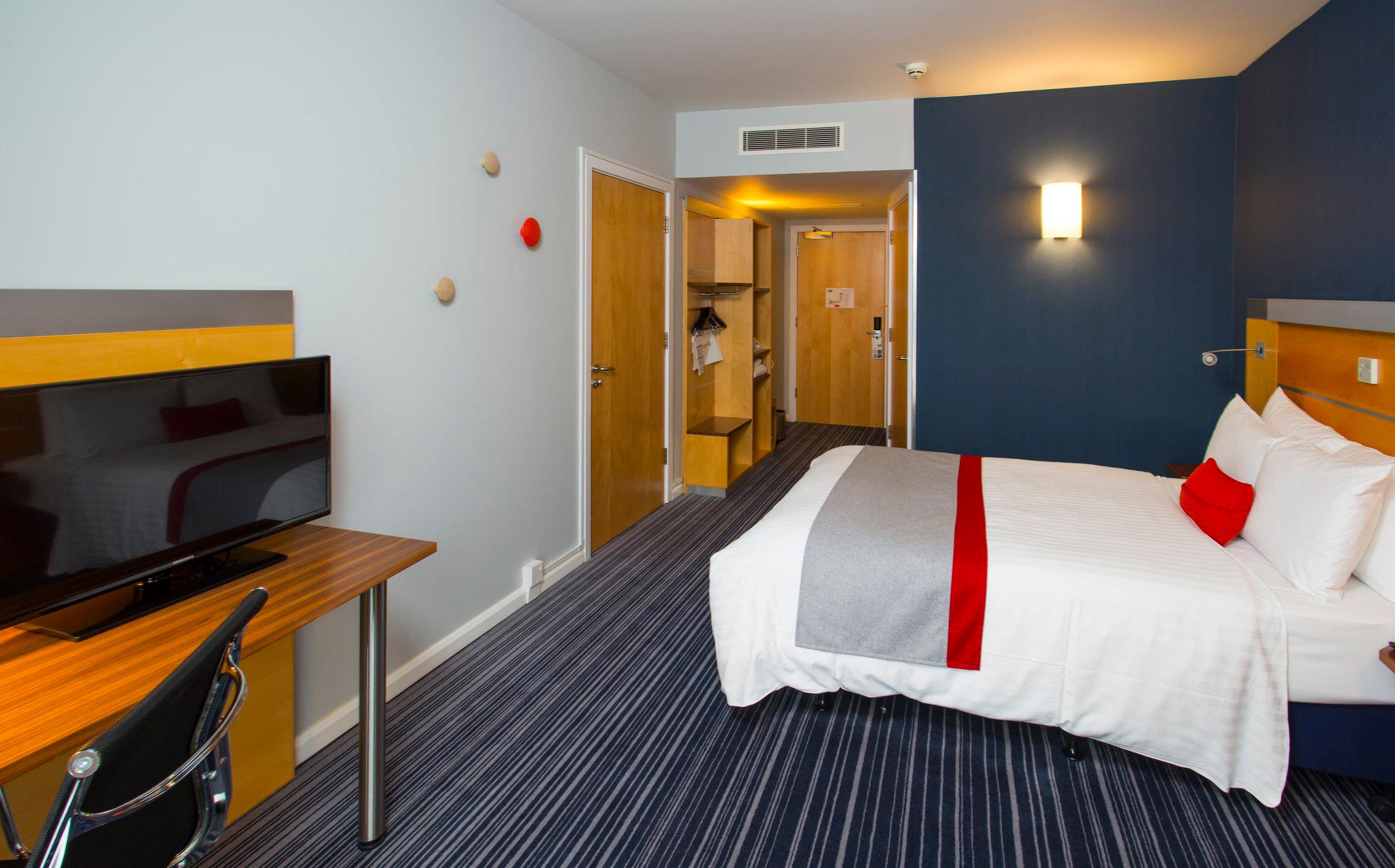 Holiday Inn Express London - Epsom Downs, an IHG Hotel Surrey 01372 755200