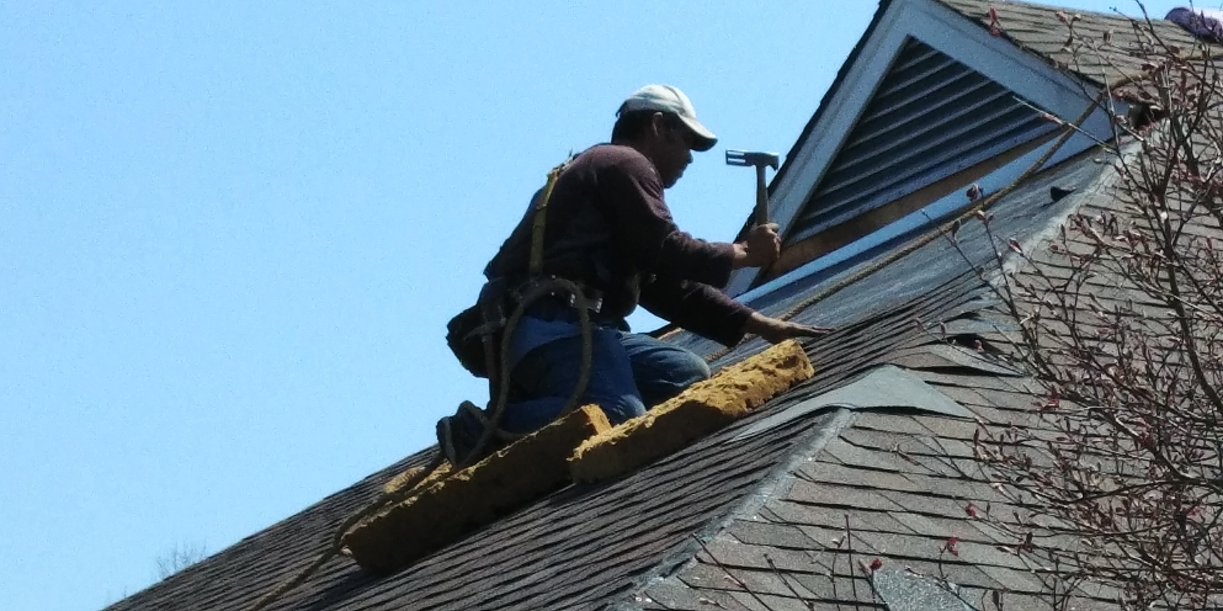 With most of our residential roofing projects we are able to complete the roof in ONE DAY.  Our stat Kentuckiana Roofing Louisville (502)893-5149