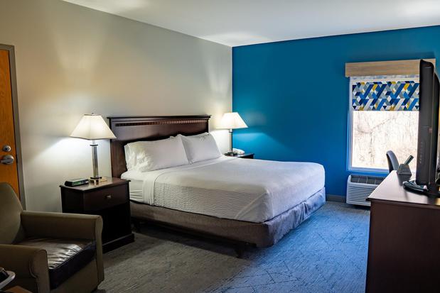 Images Holiday Inn Express & Suites Carneys Point - Pennsville, an IHG Hotel