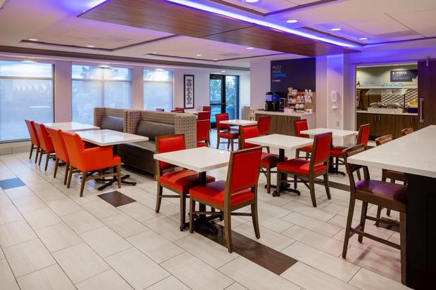 Images Holiday Inn Express Coventry S - West Warwick Area by IHG