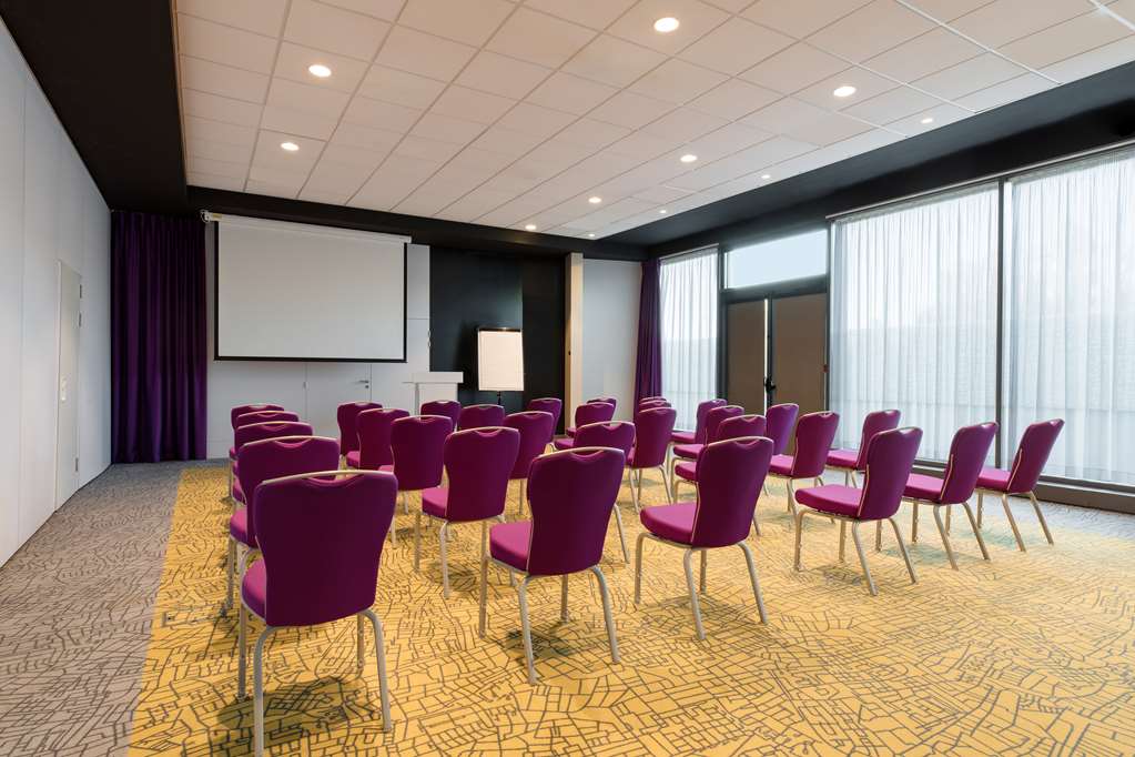Meeting room Arena 1 theater set-up Park Inn by Radisson Lille Grand Stade Villeneuve-d'Ascq 03 20 64 40 00