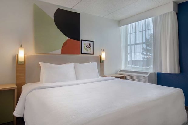 Images Spark by Hilton Rochester University Area