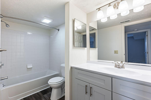 Images Hidden Lakes Apartment Homes