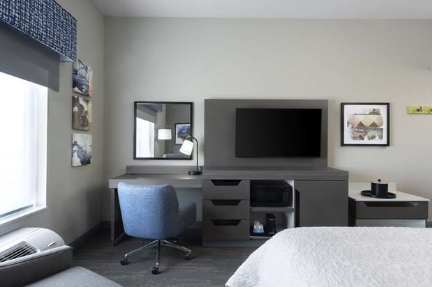 Images Hampton Inn & Suites St. Charles Old Town Area