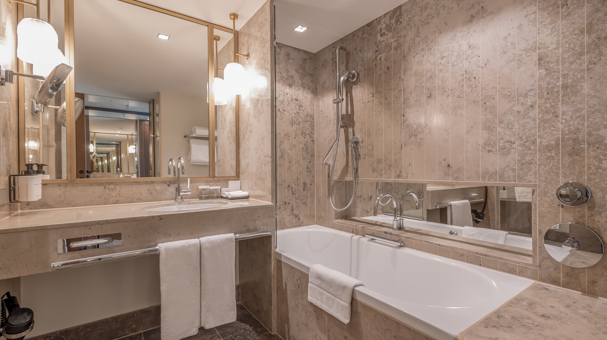 InterContinental Berlin by IHG, Budapester Strasse 2 in Berlin