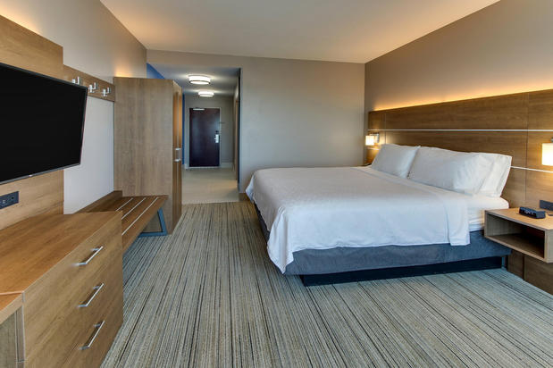 Images Holiday Inn Express & Suites Columbus - Ft Benning Maingate by IHG