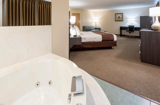 Images Paynesville Inn and Suites