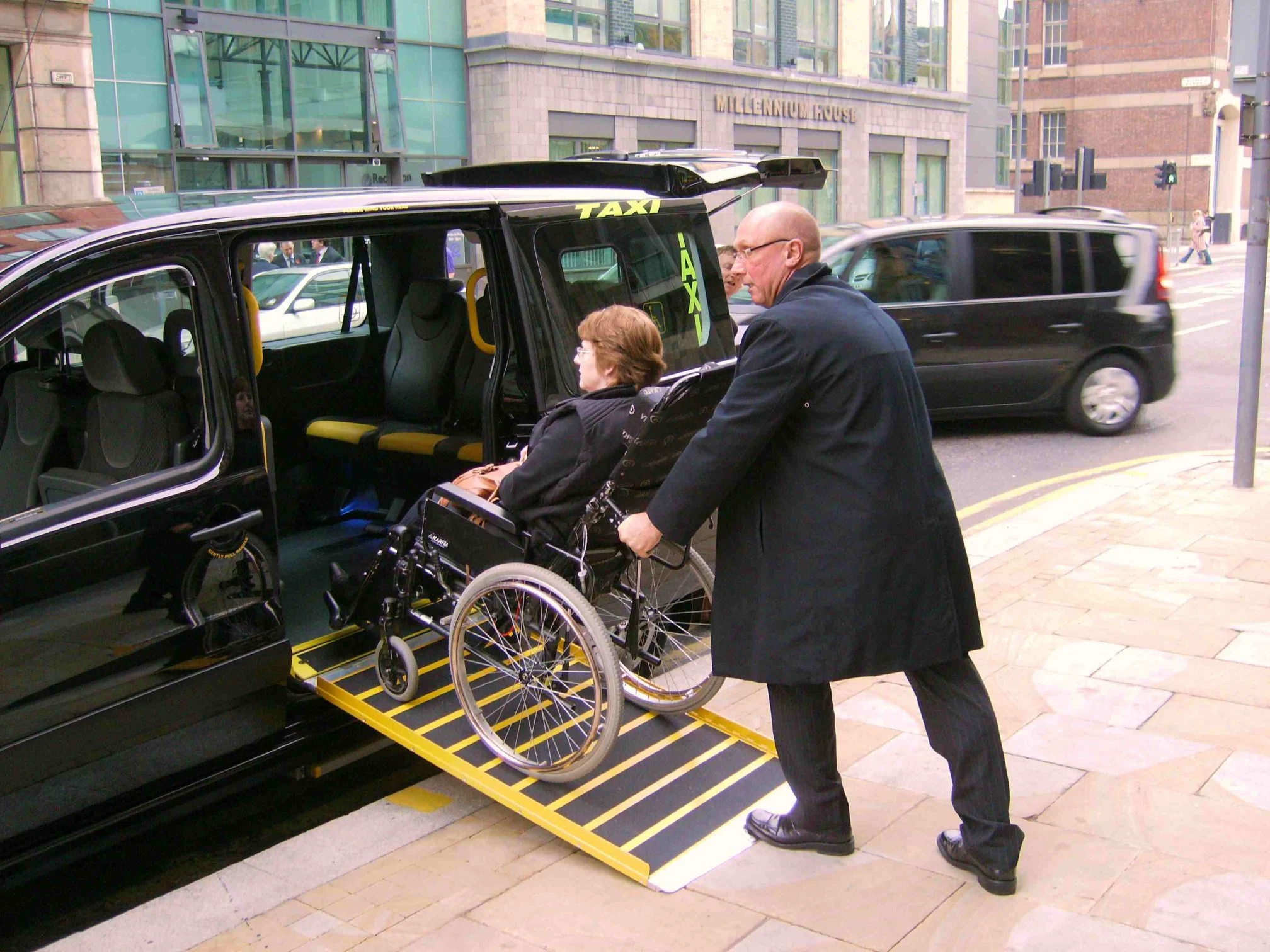 Images 24/7 Swindon Taxis