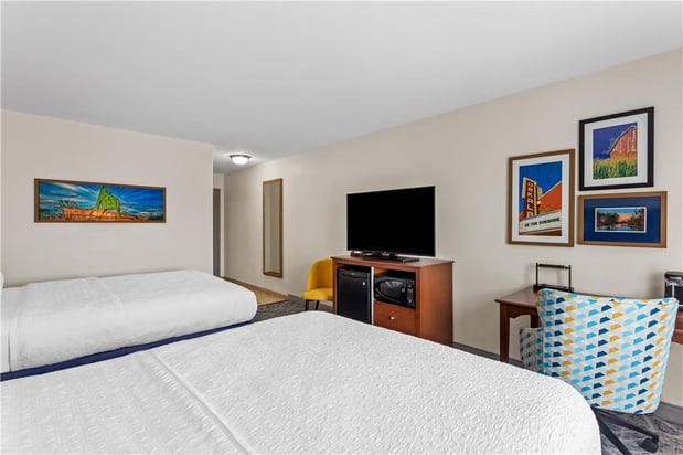 Images Hampton Inn - DeKalb (Near the University)