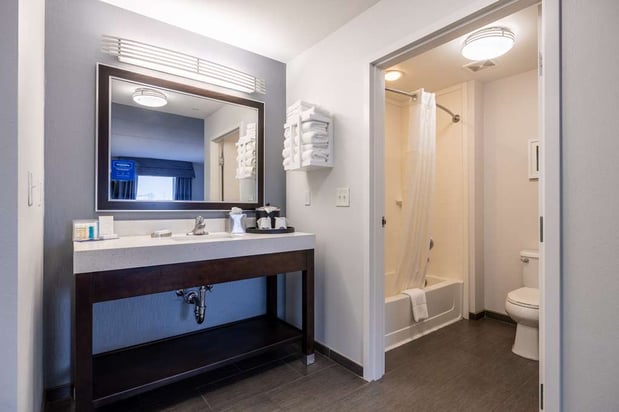 Images Hampton Inn & Suites Greensboro/Coliseum Area