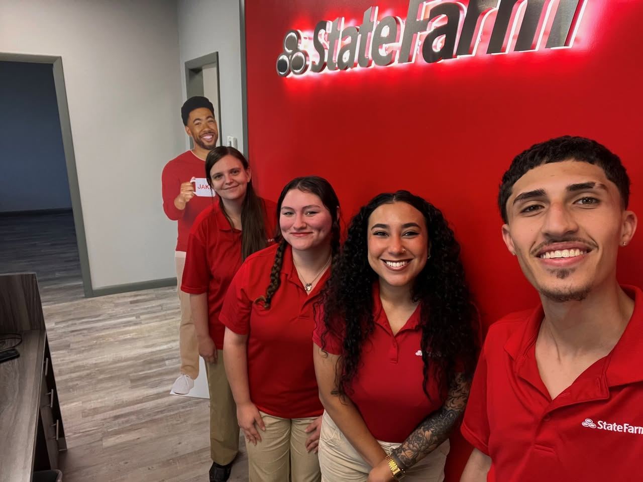 Happy National Good Neighbor Day! Being a good neighbor is about being there for one another. We are grateful for the customers and community who continue to support our team. Thank you for being part of our agency family!