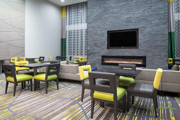 Images Holiday Inn Express & Suites Norman by IHG