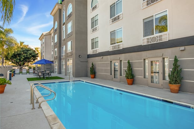 Images Holiday Inn Express & Suites San Diego-Sorrento Valley by IHG