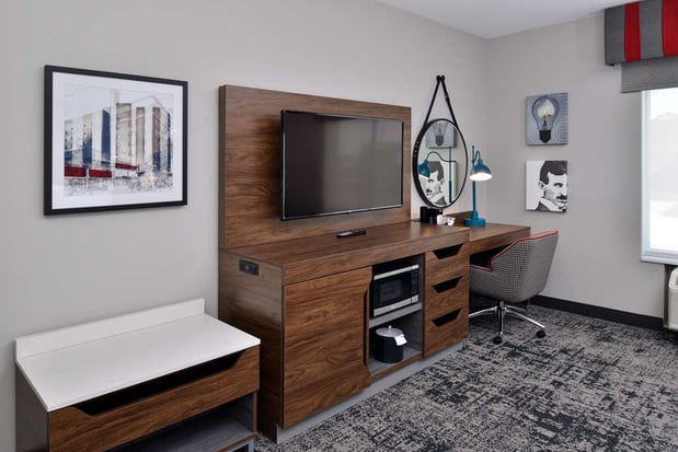 Images Hampton Inn & Suites Greensboro Downtown