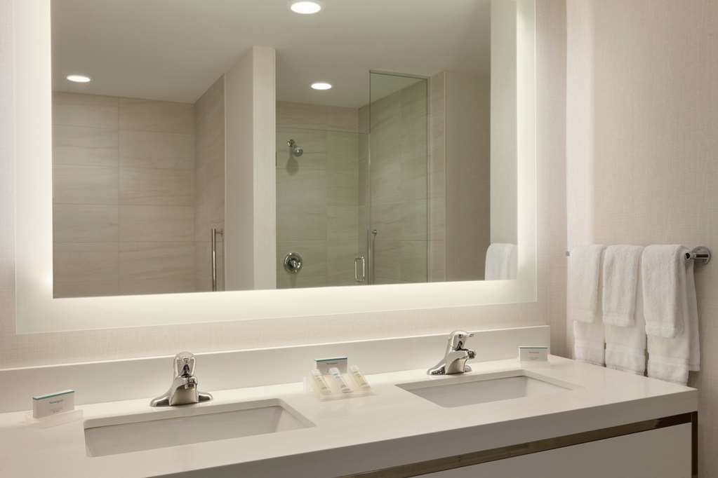 Guest room bath