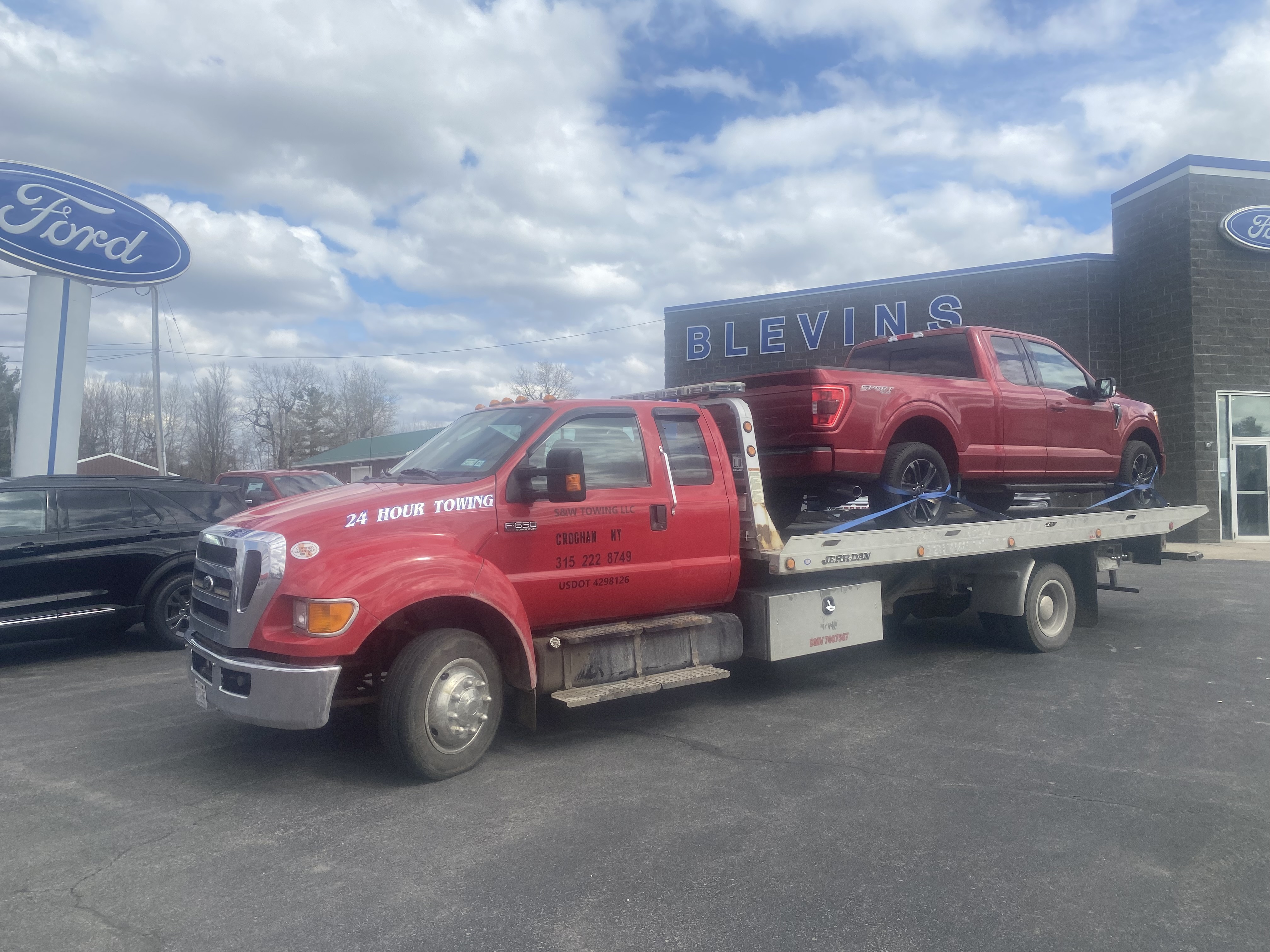 S&amp;W Towing LLC Logo