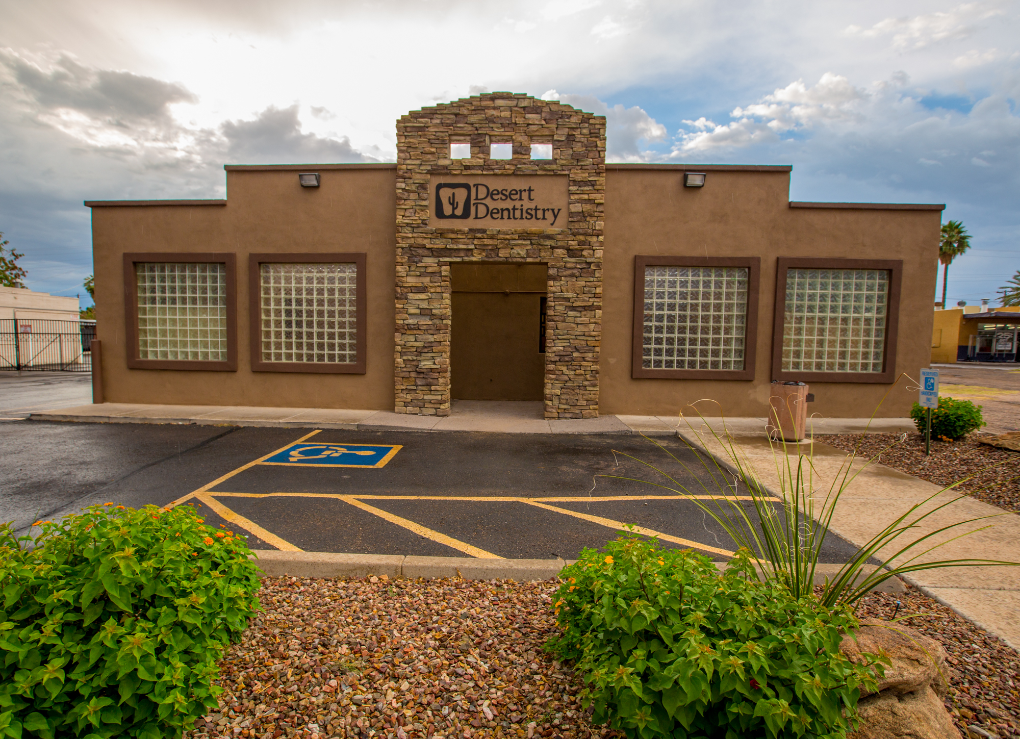 Desert Dentistry South Central Phoenix in Phoenix, AZ 85042