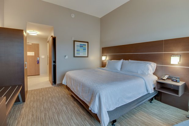Images Holiday Inn Express & Suites Union City, an IHG Hotel