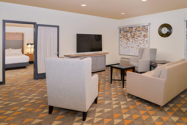 Images Holiday Inn Kansas City Airport by IHG