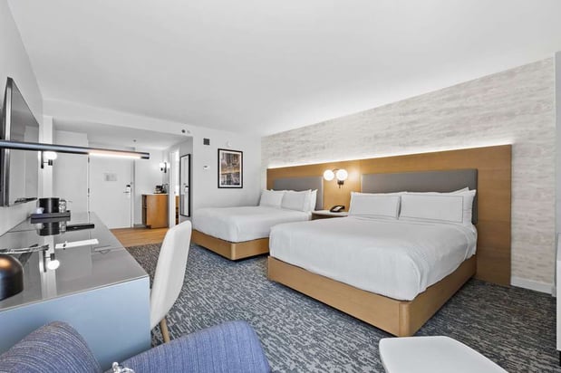 Images DoubleTree by Hilton New York JFK Airport