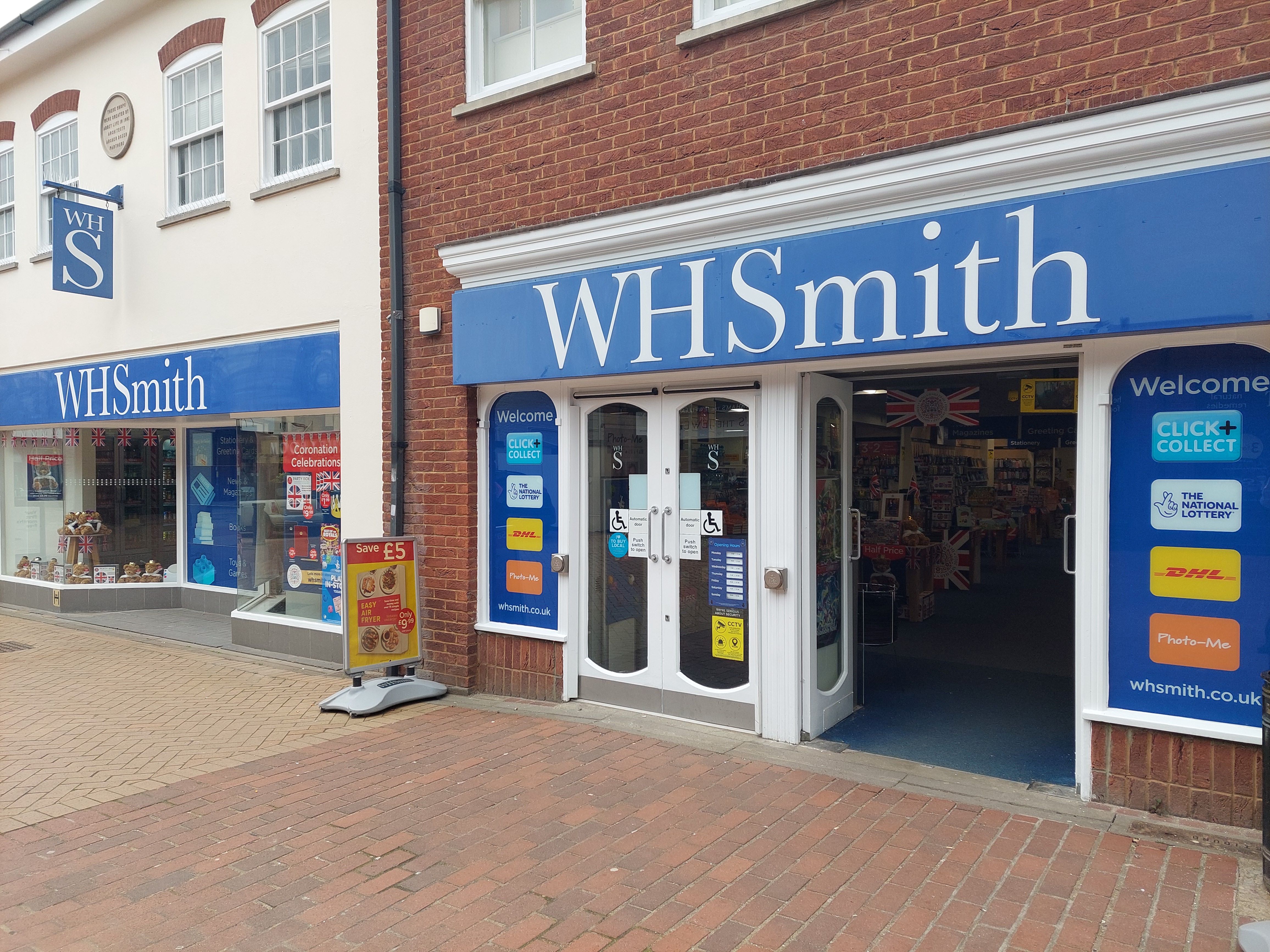 Images DHL Express Service Point (WHSmith Hertford)