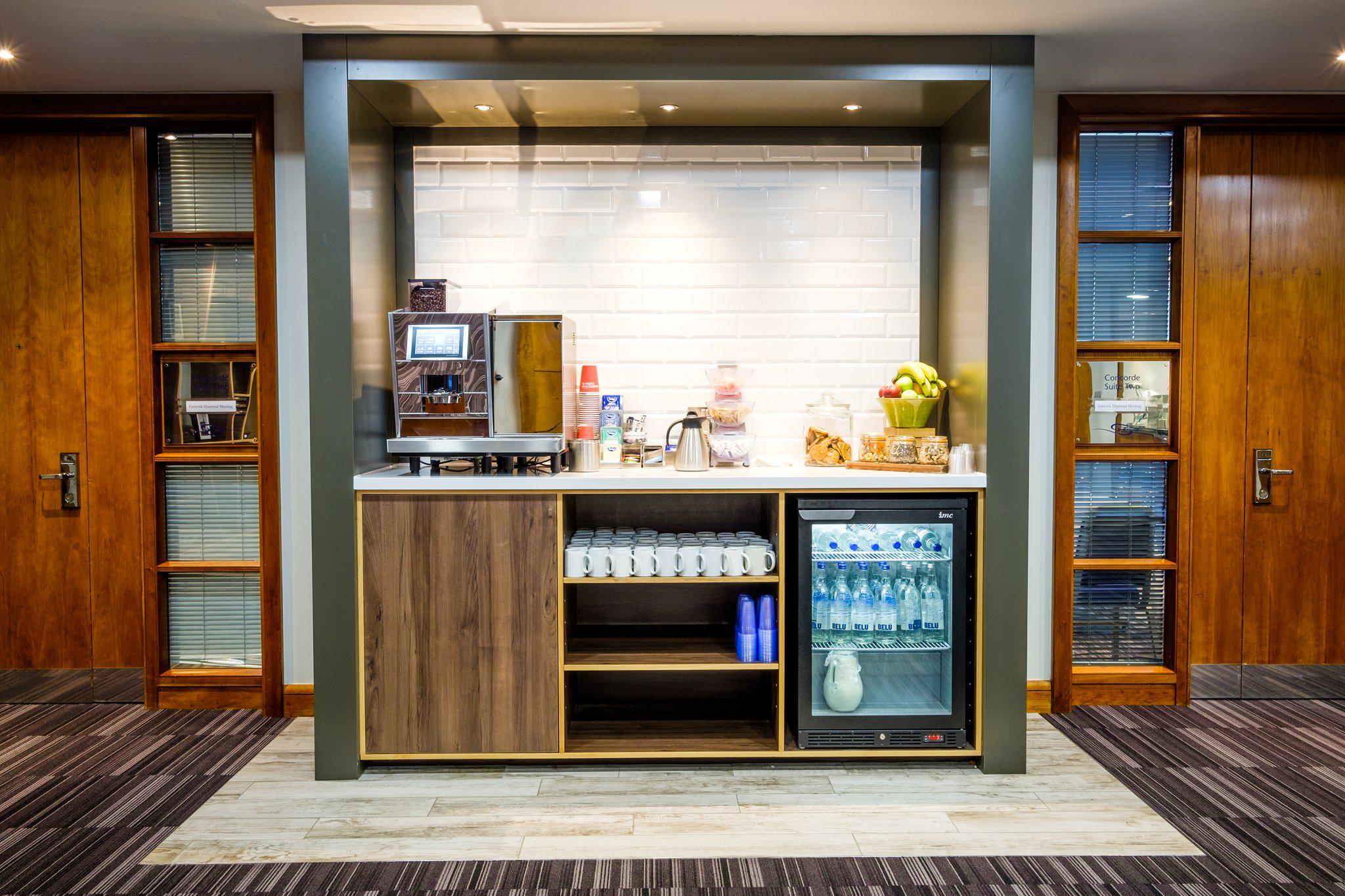 Images Holiday Inn London - Gatwick Airport, an IHG Hotel