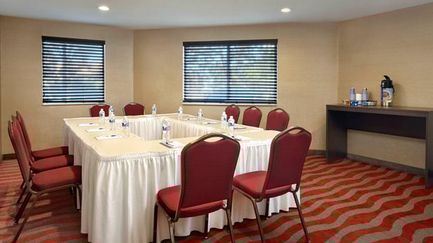 Images Holiday Inn Express & Suites Naples Downtown - 5th Avenue by IHG