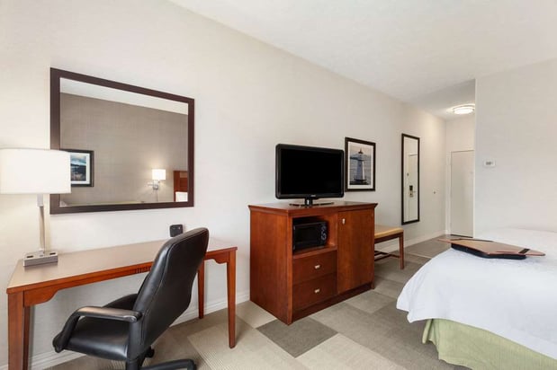 Images Hampton Inn Colchester