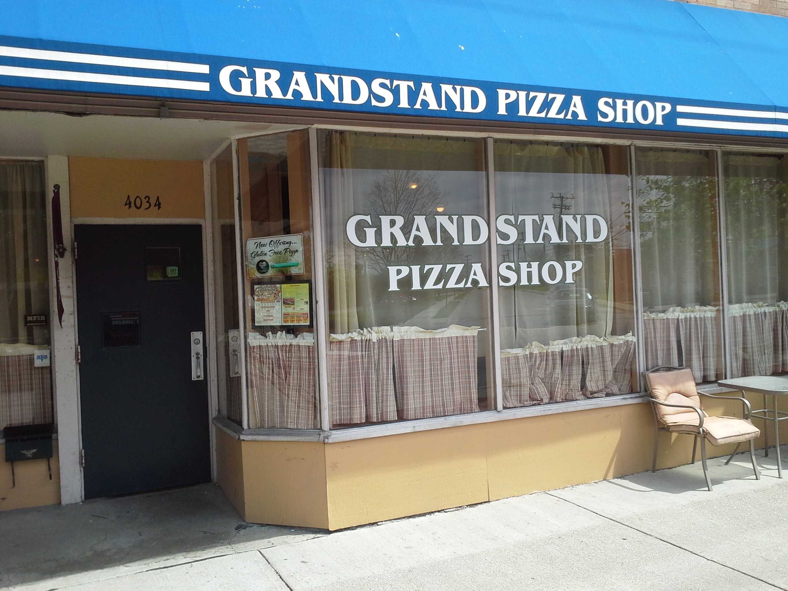 grandstand pizza