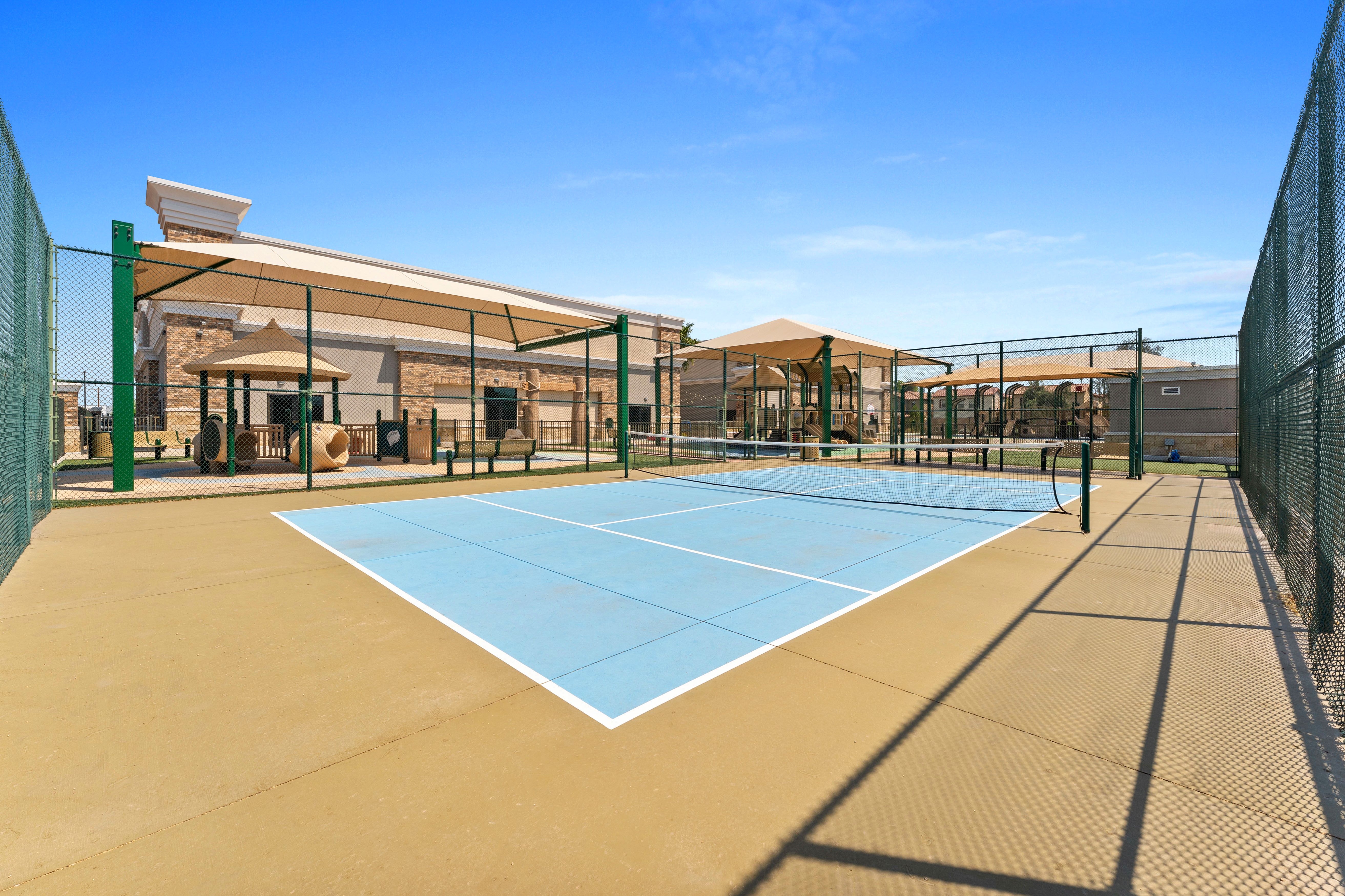 Cre`me de la Cre`me School of Gilbert Image