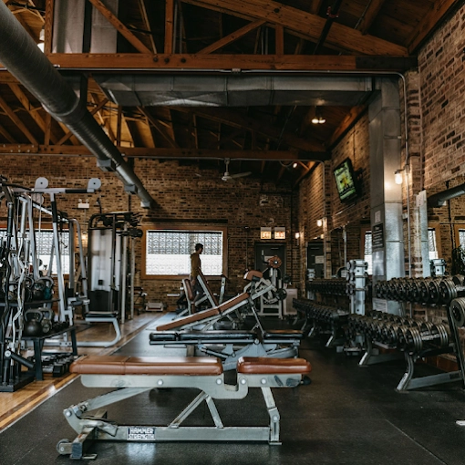 Cheetah Gym Andersonville offers a fully equipped strength training floor with free weights, benches, and premium machines. The best gym near you in Chicago for strength training and personal growth. Try us free today.