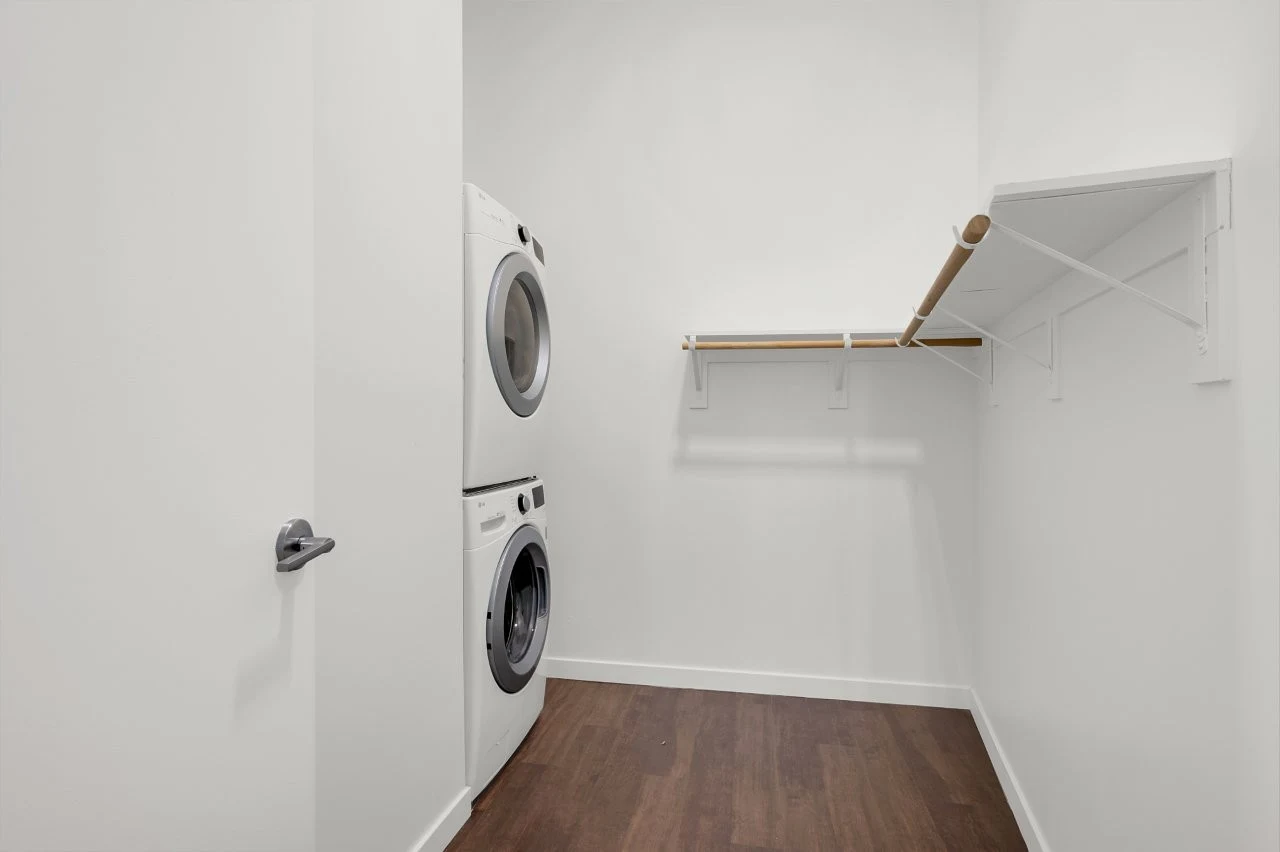Apartment Closet Space and Washer/Dryer