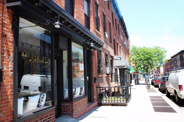 Images AHIMSA PIERCING STUDIO, FINE JEWELRY & MEDICAL AESTHETICS