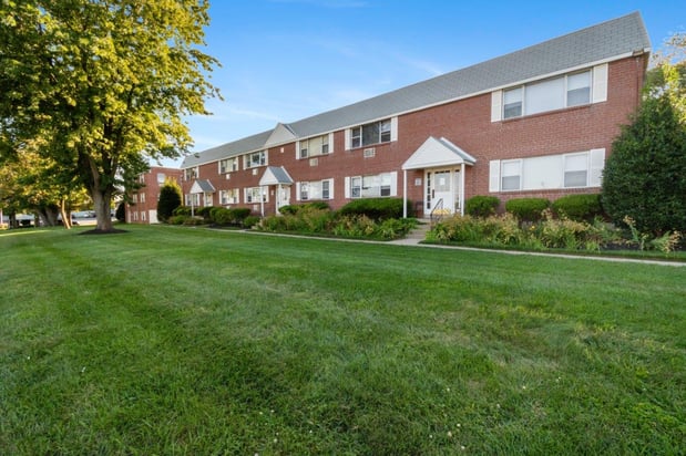 Images Aston Pointe Apartment Homes