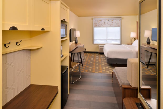 Images Holiday Inn Kansas City Airport by IHG