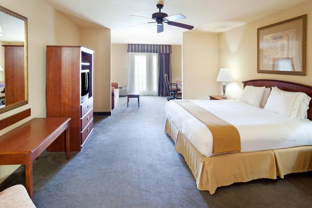 Images Holiday Inn Express & Suites Kerrville, an IHG Hotel