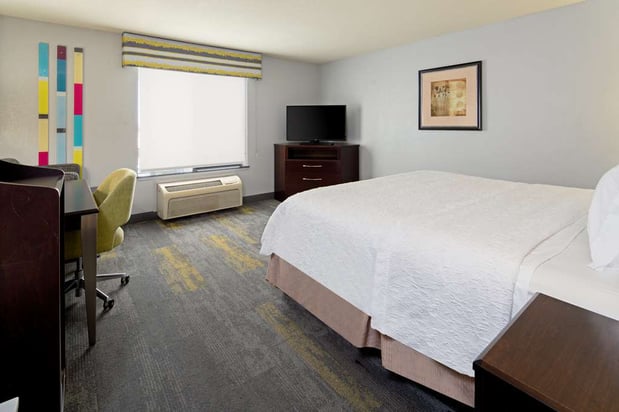 Images Hampton Inn & Suites Bakersfield/Hwy 58, CA