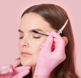 Images Benefit BrowBar Depilación de Cejas