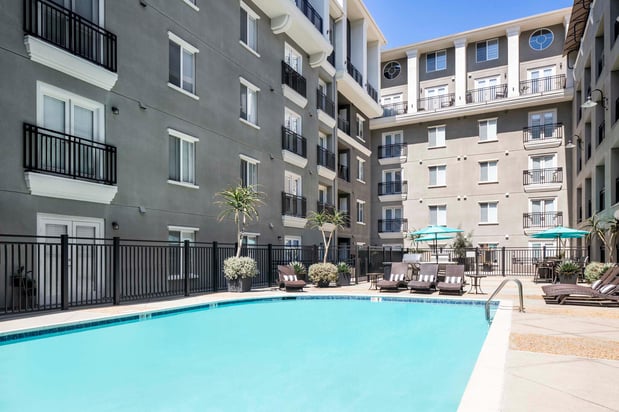 Images Camden Tuscany Apartments