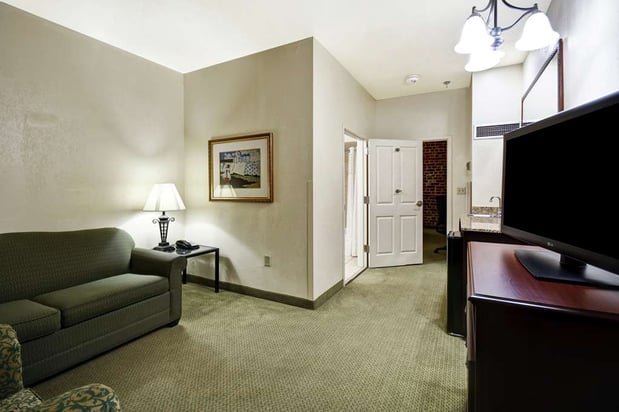 Images Embassy Suites by Hilton Charleston Historic District