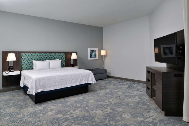 Images Hampton Inn Cedar Falls Downtown