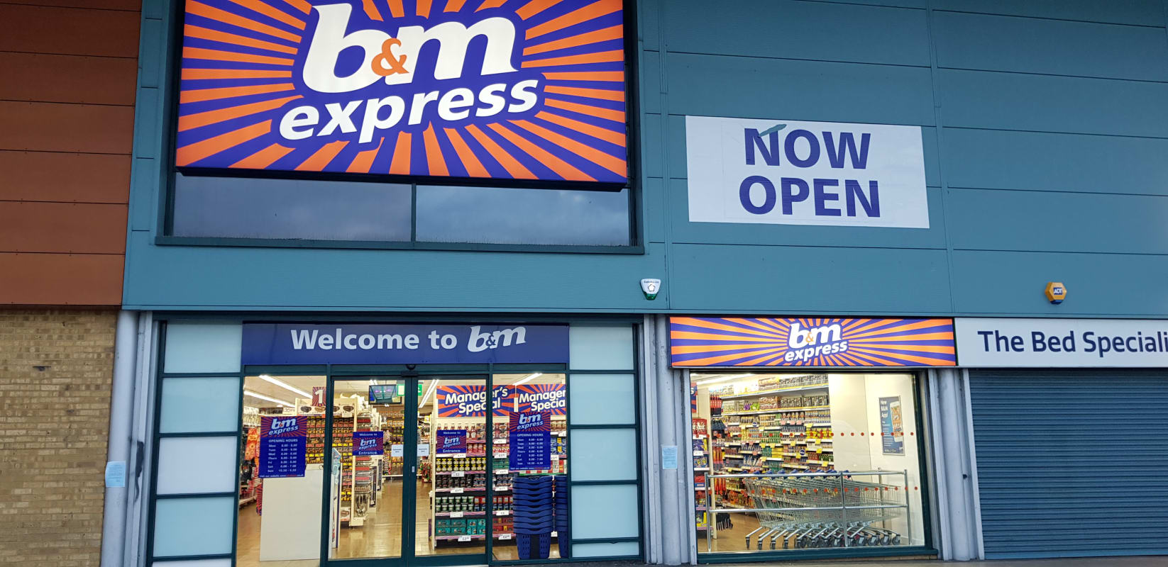B&M's newest store opened in Speke on Saturday (20th October 2018). The store is located at The Speke Centre (opposite the Jaguar Land Rover factory).