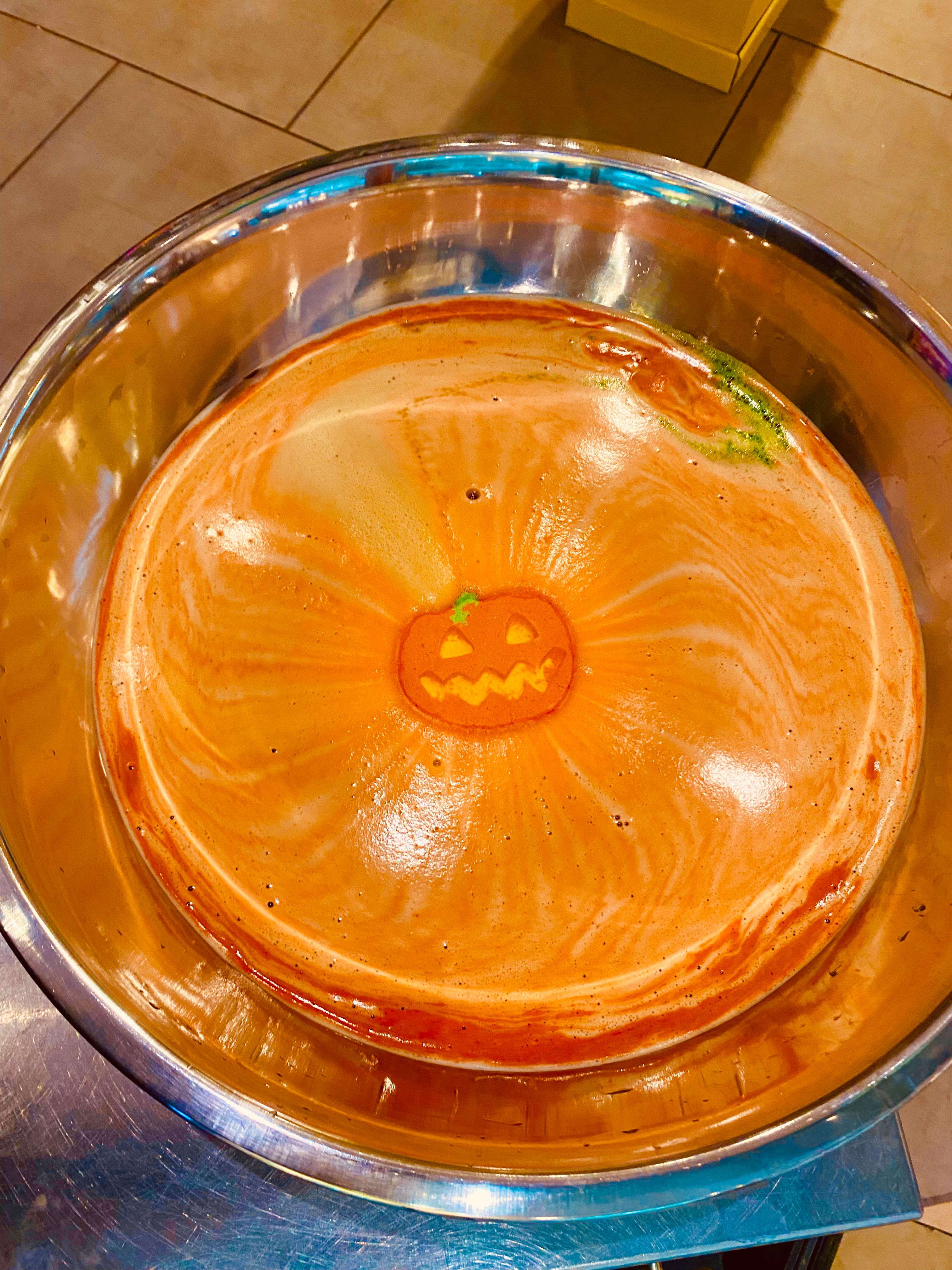 Carve out some me-time with the eerily soothing effects of pumpkin powder and fragrant cinnamon leaf oil. Create a jack-o-lovely bathtime brew with brightly-colored hues for a warming soak with a citrusy kick that’ll make any day feel like a treat. And although this is one pumpkin that doesn't light up, we promise it's still lit.